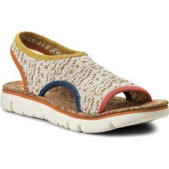 Sandały CAMPER - Oruga Sandal K200360-004 Knitter Clara. Brązowe klapki damskie marki Camper, bez wzorów, z tworzywa sztucznego, bez obcasa. W wyprzedaży za 289,00 zł.