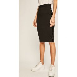 Calvin Klein Jeans - Spódnica. Czarne spódniczki damskie s, z elastanu, casualowe, midi, ołówkowe. Za 359,90 zł.