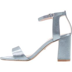 Carvela GIGI Sandały na obcasie blue. Niebieskie sandały damskie marki Carvela, z satyny, na obcasie. W wyprzedaży za 439,20 zł.