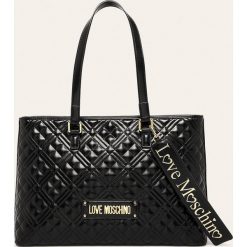 Love Moschino - Torebka. Czarne torby damskie na zakupy Love Moschino, bez wzorów, ze skóry ekologicznej, na ramię, duże, pikowane, bez dodatków. W wyprzedaży za 459,90 zł.