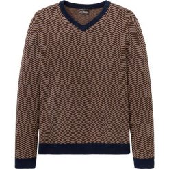 Sweter z dekoltem w serek bonprix ciemnoniebiesko-koniakowy wzorzysty. Niebieskie swetry męskie bonprix, s, w paski, z bawełny, z dekoltem w serek, bez kaptura. Za 89,99 zł.