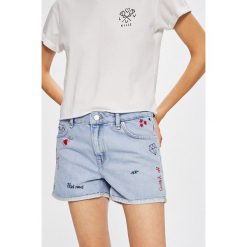 Pepe Jeans - Szorty Heidi. Niebieskie szorty jeansowe damskie marki Pepe Jeans, z haftami, casualowe. W wyprzedaży za 199,90 zł.