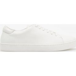 Sportowe buty ze skóry - Biały. Białe buty sportowe damskie marki Reserved, ze skóry. Za 199,99 zł.