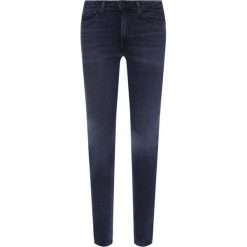 Jeansy Skinny Fit Tommy Jeans Sylvia DW0DW08094. Niebieskie jeansy damskie Tommy Jeans. W wyprzedaży za 299,00 zł.