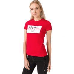 Guess Koszulka Czerwony. Czerwone koszulki damskie Guess, xs, z nadrukiem, z bawełny, bez kołnierzyka. Za 157,95 zł.
