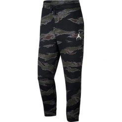 Spodnie Jordan Jumpman Fleece Pant "Camo" (AV2316-010). Zielone spodnie męskie Jordan, na co dzień, m, bez wzorów, z bawełny. Za 229,99 zł.