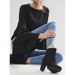 Czarne Botki Womanizer. Czarne botki damskie Born2be, z okrągłym noskiem, na wysokim obcasie, na słupku, na sznurówki. Za 64,99 zł.