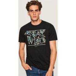 T-shirt STAY WILD - Czarny. Czarne t-shirty męskie Reserved, l. Za 49,99 zł.