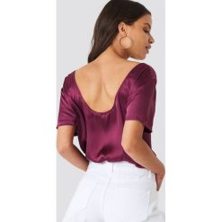 Rut&Circle Top z odkrytymi plecami Rebecka - Red. Czerwone topy damskie marki Rut&Circle, bez wzorów, z tkaniny, z okrągłym kołnierzem. Za 80,95 zł.