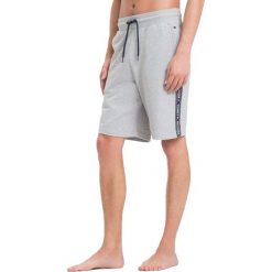 Tommy Hilfiger Męskie Short spodenki Hwk Grey Heather UM0UM00707 -003 (Rozmiar S). Szare spodenki i szorty męskie TOMMY HILFIGER, s, bez wzorów, krótkie. W wyprzedaży za 174,00 zł.
