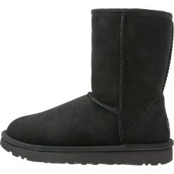 Botki damskie: UGG CLASSIC SHORT II Botki black