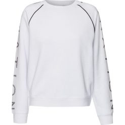 Bluza P.E NATION HIGHLINE. Białe bluzy damskie Pe Nation, z nadrukiem, z bawełny, bez rękawów, bez kaptura. W wyprzedaży za 413,00 zł.