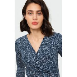 Elegancka bluzka. Bluzki damskie Greenpoint, bez wzorów, z poliesteru, eleganckie, bez kołnierzyka, bez rękawów. Za 49,99 zł.