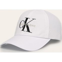 Calvin Klein Jeans - Czapka. Białe czapki męskie Calvin Klein Jeans, bez wzorów, z jeansu. W wyprzedaży za 129,90 zł.