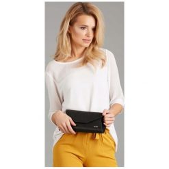 KOPERTÓWKA TOREBKA WIZYTOWA WIECZOROWA ROVICKY. Czarne kopertówki damskie ROVICKY, na co dzień, w paski, ze skóry ekologicznej, eleganckie, na ramię, małe, bez dodatków. Za 59,90 zł.