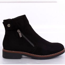 Botki sztyblety damskie czarne 8B908 Black. Czarne botki damskie ButyModne, z zamszu, bez obcasa, na płaskiej podeszwie, bez zapięcia. W wyprzedaży za 139,00 zł.