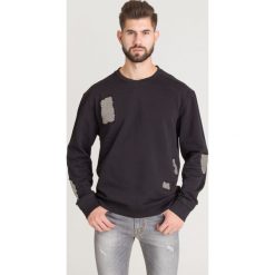 BLUZA JUST CAVALLI. Czarne bluzy męskie m, z aplikacjami, z bawełny, z okrągłym kołnierzem. Za 619,50 zł.