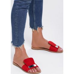 Czerwone Klapki Parlor Palm. Czerwone klapki damskie Renee, w paski, ze skóry, bez obcasa, na płaskiej podeszwie. Za 49,99 zł.