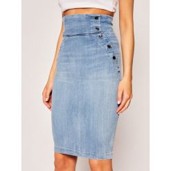 Spódnica ołówkowa Guess W02D08 D32J6. Niebieskie spódniczki damskie Guess, z aplikacjami, z elastanu, midi, ołówkowe. Za 519,00 zł.