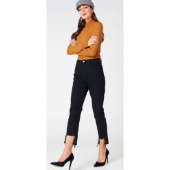 Boyfriendy damskie: NA-KD Trend Jeansy z rozdarciami – Black