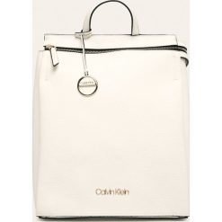 Calvin Klein - Plecak. Pomarańczowe plecaki damskie Calvin Klein, bez wzorów, ze skóry ekologicznej. W wyprzedaży za 499,90 zł.