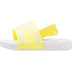 Lacoste Sandały kąpielowe yellow/white. Żółte sandały chłopięce Lacoste, z materiału. Za 129,00 zł.
