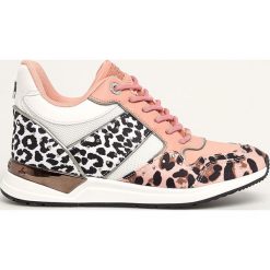 Guess Jeans - Buty. Różowe buty sportowe damskie Guess Jeans, z aplikacjami, z jeansu, sportowe. Za 639,90 zł.