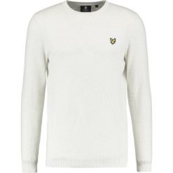 Swetry męskie: Lyle & Scott CREW Sweter white