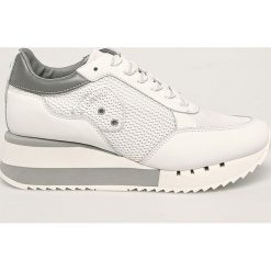 Blauer - Buty. Białe koturny damskie Blauer, bez wzorów, ze skóry, sportowe. W wyprzedaży za 429,90 zł.