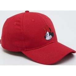 Czapka z daszkiem Mickey Mouse - Czerwony. Czerwone czapki damskie Sinsay, z motywem z bajki. Za 19,99 zł.