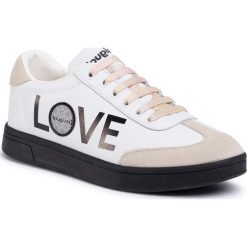 Sneakersy DESIGUAL - Shoes Cosmic Lettering 20SSKL02 1000. Białe półbuty damskie Desigual, bez wzorów, z zamszu, bez obcasa, na płaskiej podeszwie, bez zapięcia. Za 399,00 zł.
