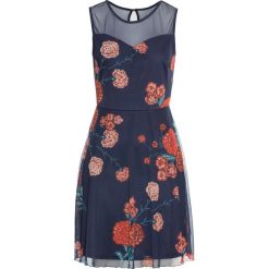 Sukienka z siatkowego materiału w kwiaty bonprix ciemnoniebieski. Niebieskie sukienki damskie bonprix, w kwiaty, bez kołnierzyka, bez rękawów. Za 129,99 zł.