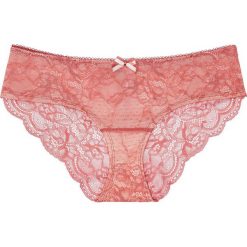 Figi hipster bonprix pudrowo-rabarbarowy. Brązowe majtki damskie bonprix, w koronkowe wzory, z bawełny. Za 29,99 zł.