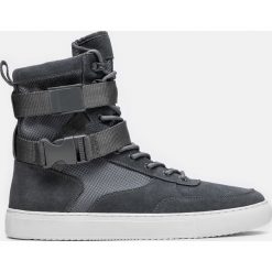 Szare sneakersy męskie. Szare sneakersy męskie marki Kazar, przed kolano, z paskami. Za 549,00 zł.