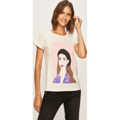 Jacqueline de Yong - T-shirt. Białe bluzki damskie Jacqueline de Yong, s, z nadrukiem, z bawełny, z okrągłym kołnierzem. W wyprzedaży za 69,90 zł.