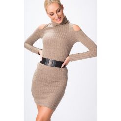 Sukienka z golfemi i pasem beżowa 6476. Brązowe sukienki damskie Fasardi, xl, bez wzorów, bez kołnierzyka, bez rękawów. Za 44,00 zł.