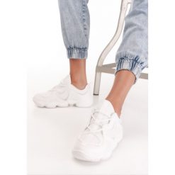 Białe Sneakersy Arrieshi. Białe sneakersy damskie Born2be. Za 129,99 zł.