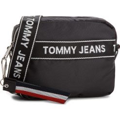Torebka TOMMY JEANS - Logo Cam AU0AU00191 002. Czarne listonoszki damskie marki Tommy Jeans, z jeansu. W wyprzedaży za 279,00 zł.