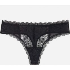 Stringi z koronką - Czarny. Czarne stringi damskie Reserved, s, w koronkowe wzory, z koronki. Za 24,99 zł.