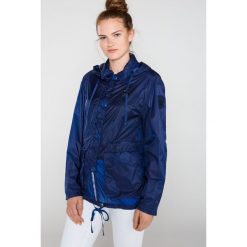 Blauer Madison Kurtka Niebieski. Niebieskie kurtki damskie Blauer, na wiosnę, l, bez wzorów, z materiału, bez kaptura. Za 1257,95 zł.