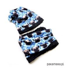 KOMPLET _ CZAPKA BEANIE + KOMIN w mopsy. Szare czapeczki niemowlęce marki Pakamera, z nadrukiem, z dresówki. Za 75,00 zł.