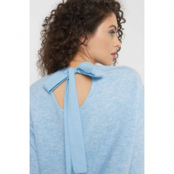 Sweter z wiązaniem z tyłu. Niebieskie bez kategorii Orsay, s, z elastanu, z golfem. Za 99,99 zł.
