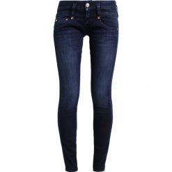 Herrlicher PITCH SLIM Jeansy Slim Fit deep. Czarne rurki damskie marki Herrlicher, z elastanu. Za 479,00 zł.