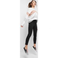 Jegginsy z nogawkami 3/4. Czarne legginsy damskie Orsay, s, bez wzorów, z elastanu. Za 79,99 zł.