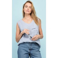 Lniany top w kolorze błękitnym. Niebieskie bluzki damskie marki Rodier, bez wzorów, ze lnu, z okrągłym kołnierzem. W wyprzedaży za 85,95 zł.
