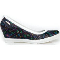 Kolorowe półbuty - skóra naturalna - model 024 – azteckie wzory. Szare półbuty damskie Zapato, z nadrukiem, z jeansu, eleganckie, na wysokim obcasie, na platformie, bez zapięcia. W wyprzedaży za 173,40 zł.