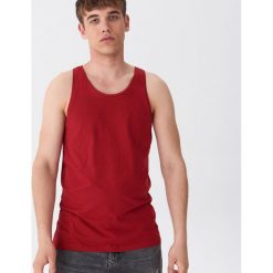 Koszulka basic - Czerwony. Czerwone koszulki męskie House, s, bez wzorów, bez kołnierzyka, bez rękawów. Za 19,99 zł.