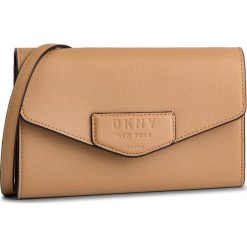 Torebka DKNY - Sullivan Cbdy Wallet R8458945 Latte LAT. Pomarańczowe listonoszki damskie DKNY, bez wzorów, ze skóry, bez dodatków. W wyprzedaży za 379,00 zł.