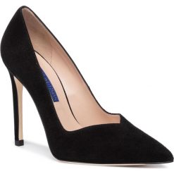 Szpilki STUART WEITZMAN - Anny 1L23151 Black Suede. Czarne półbuty damskie Stuart Weitzman, bez wzorów, ze skóry, bez obcasa, na obcasie, bez zapięcia. W wyprzedaży za 739,00 zł.