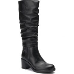 Kozaki LASOCKI SM-8325. Kozaki damskie Lasocki, bez obcasa, bez zapięcia. Za 429,99 zł.